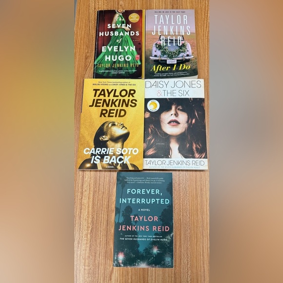 Taylor Jenkins Reid Book Lot - Set Of 5 - Picture 1 of 3